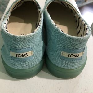 Toms blue canvas only worn a few times  Sz. 6.5